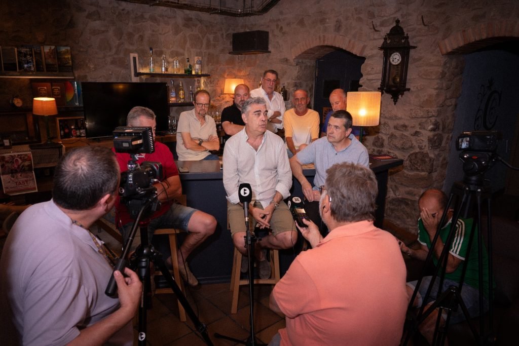 Espardenya i Esclop es presenta al món: el ressorgir del vi al Berguedà 1 Mitjans Espardenya i Esclop